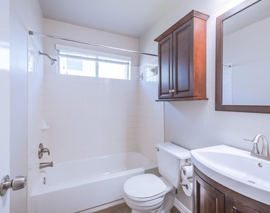 645 Fort Thomas Pl - Photo Thumbnail 6