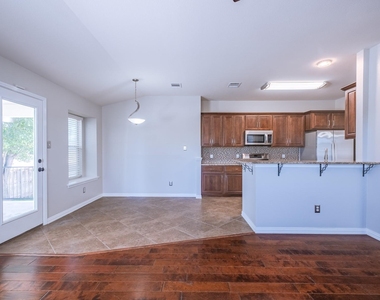 645 Fort Thomas Pl - Photo Thumbnail 14