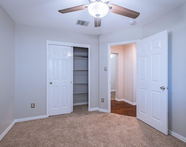 645 Fort Thomas Pl - Photo Thumbnail 8