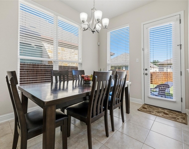 4106 Rainy Creek Ln - Photo Thumbnail 4