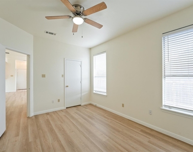 500 Gregory Ct - Photo Thumbnail 10