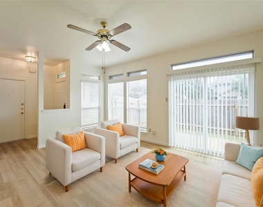 500 Gregory Ct - Photo Thumbnail 3