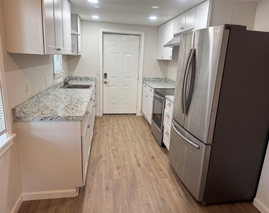 201 S Rhomberg St - Photo Thumbnail 2