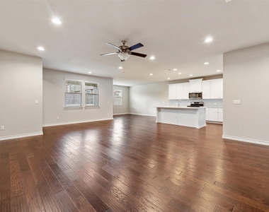 4004 Harbor Point Dr - Photo Thumbnail 10