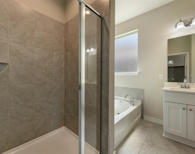 4004 Harbor Point Dr - Photo Thumbnail 25