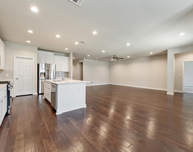 4004 Harbor Point Dr - Photo Thumbnail 17