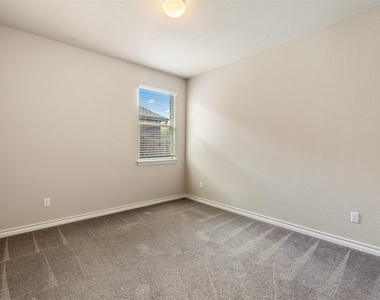4004 Harbor Point Dr - Photo Thumbnail 29