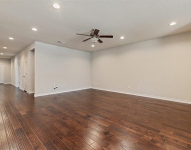 4004 Harbor Point Dr - Photo Thumbnail 12