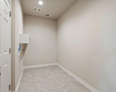 4004 Harbor Point Dr - Photo Thumbnail 32