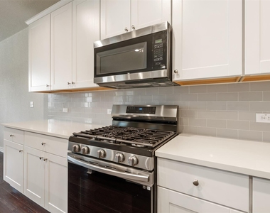 4004 Harbor Point Dr - Photo Thumbnail 16