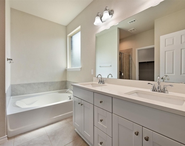4004 Harbor Point Dr - Photo Thumbnail 23