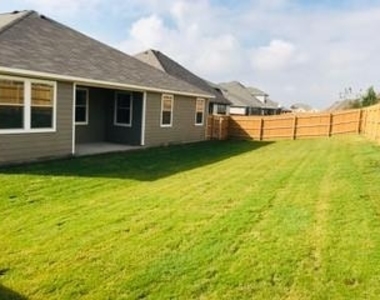 4004 Harbor Point Dr - Photo Thumbnail 34