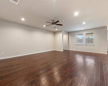 4004 Harbor Point Dr - Photo Thumbnail 9