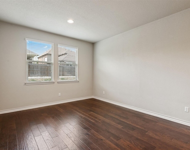 4004 Harbor Point Dr - Photo Thumbnail 19