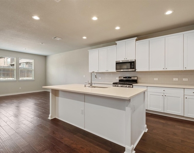 4004 Harbor Point Dr - Photo Thumbnail 13