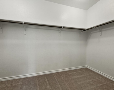 4004 Harbor Point Dr - Photo Thumbnail 24
