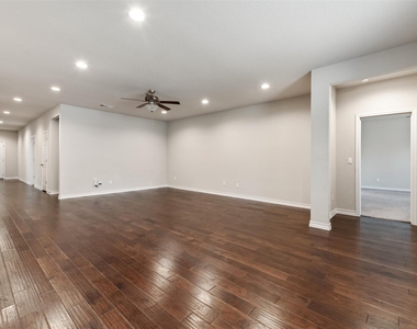 4004 Harbor Point Dr - Photo Thumbnail 11