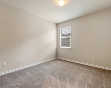 4004 Harbor Point Dr - Photo Thumbnail 30