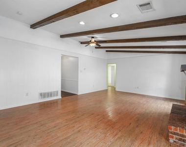 10057 Woodland Village Dr - Photo Thumbnail 6