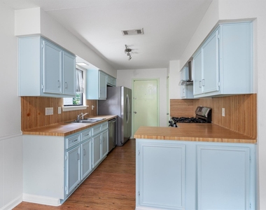 10057 Woodland Village Dr - Photo Thumbnail 9