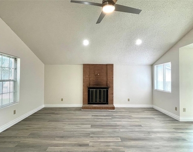 1729 Cricket Hollow Dr - Photo Thumbnail 2