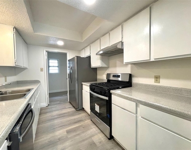 1729 Cricket Hollow Dr - Photo Thumbnail 6