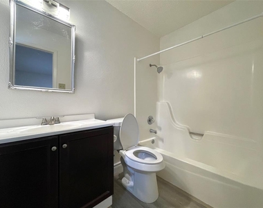 1729 Cricket Hollow Dr - Photo Thumbnail 11