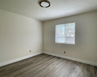 1729 Cricket Hollow Dr - Photo Thumbnail 13