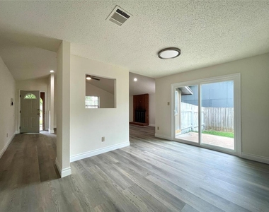 1729 Cricket Hollow Dr - Photo Thumbnail 5