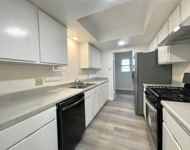 1729 Cricket Hollow Dr - Photo Thumbnail 8