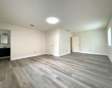 1729 Cricket Hollow Dr - Photo Thumbnail 18