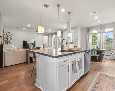8400 Ausblick Ave - Photo Thumbnail 14