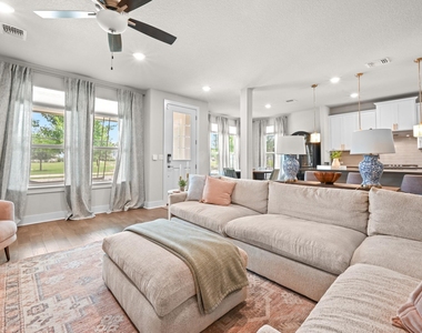 8400 Ausblick Ave - Photo Thumbnail 6