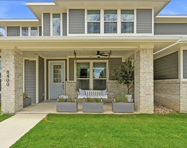 8400 Ausblick Ave - Photo Thumbnail 3