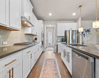 8400 Ausblick Ave - Photo Thumbnail 12