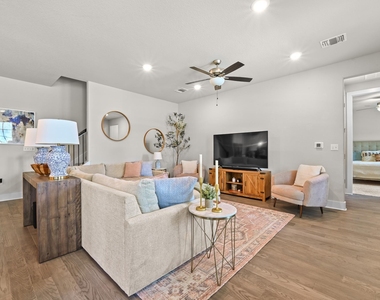 8400 Ausblick Ave - Photo Thumbnail 5