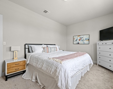 8400 Ausblick Ave - Photo Thumbnail 24