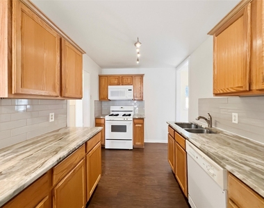 4508 Bennett Ave - Photo Thumbnail 8