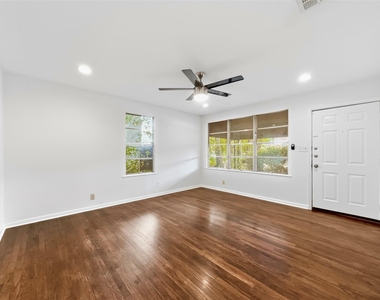 4508 Bennett Ave - Photo Thumbnail 2