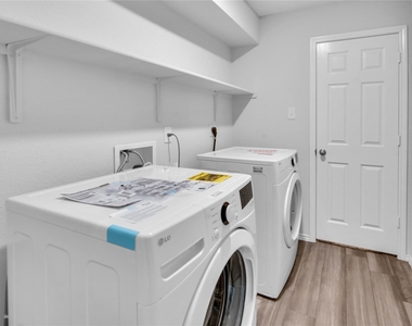 1303 Prospector Trl - Photo Thumbnail 19
