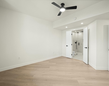 54 Rainey St - Photo Thumbnail 15