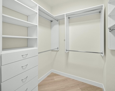 54 Rainey St - Photo Thumbnail 13