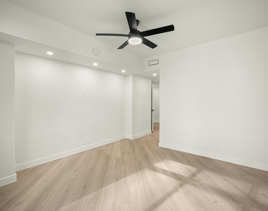 54 Rainey St - Photo Thumbnail 19