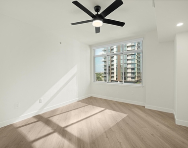 54 Rainey St - Photo Thumbnail 10