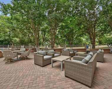 54 Rainey St - Photo Thumbnail 38