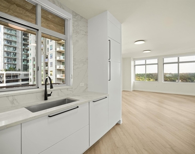 54 Rainey St - Photo Thumbnail 8