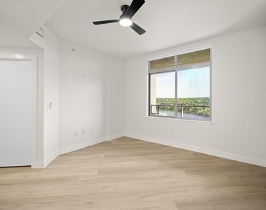 54 Rainey St - Photo Thumbnail 16