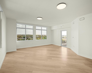 54 Rainey St - Photo Thumbnail 1