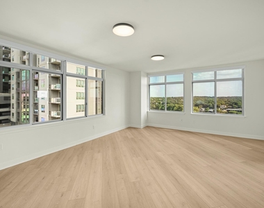 54 Rainey St - Photo Thumbnail 3