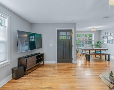 2404 Oak Crest Ave - Photo Thumbnail 5
